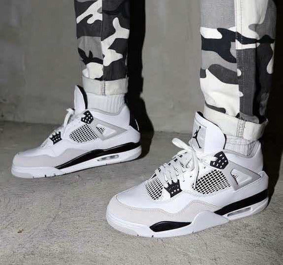 Bota Air Jordan 4 - Military Black